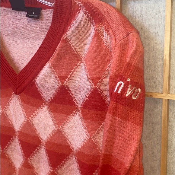 Nivo vneck sweater size small - Picture 4 of 4